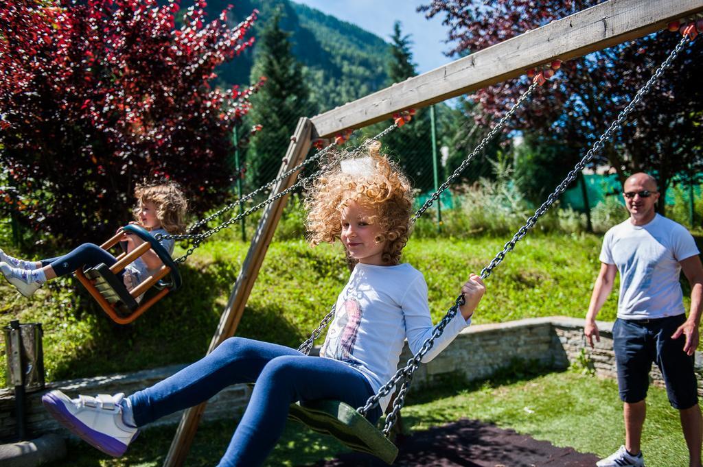 Antey-Saint-André Villaggio Turistico Camping Cervino מראה חיצוני תמונה