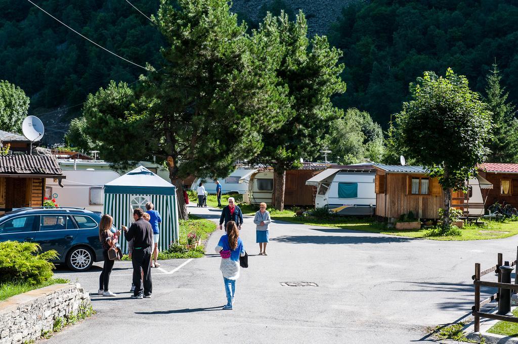 Antey-Saint-André Villaggio Turistico Camping Cervino מראה חיצוני תמונה