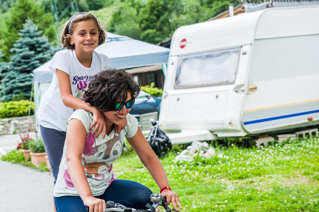 Antey-Saint-André Villaggio Turistico Camping Cervino מראה חיצוני תמונה