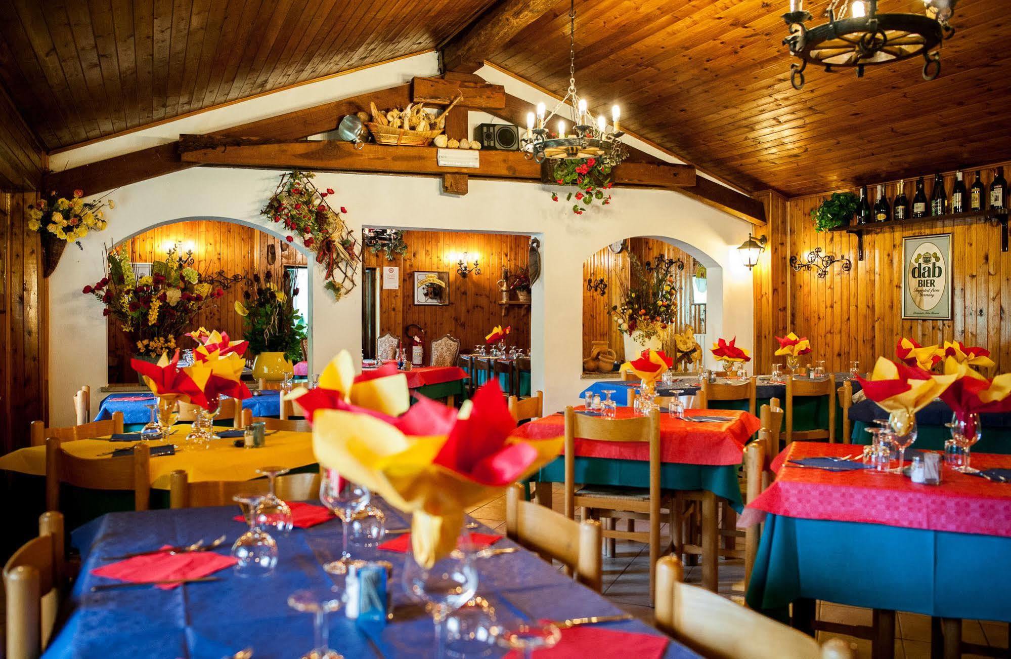Antey-Saint-André Villaggio Turistico Camping Cervino מראה חיצוני תמונה